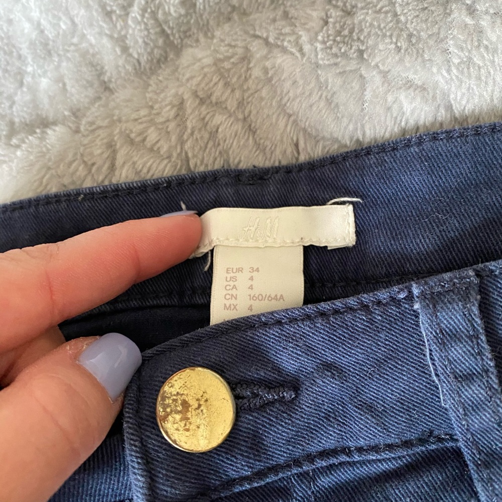 Shorts - Picture 2 of 3